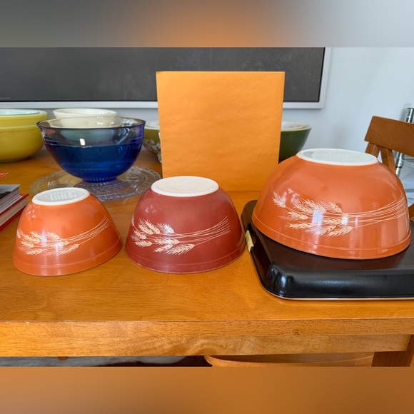 SOLD—Pyrex Autumn Harvest set of 3 nesting bowls 401 402 403 - Picture 7 of 11